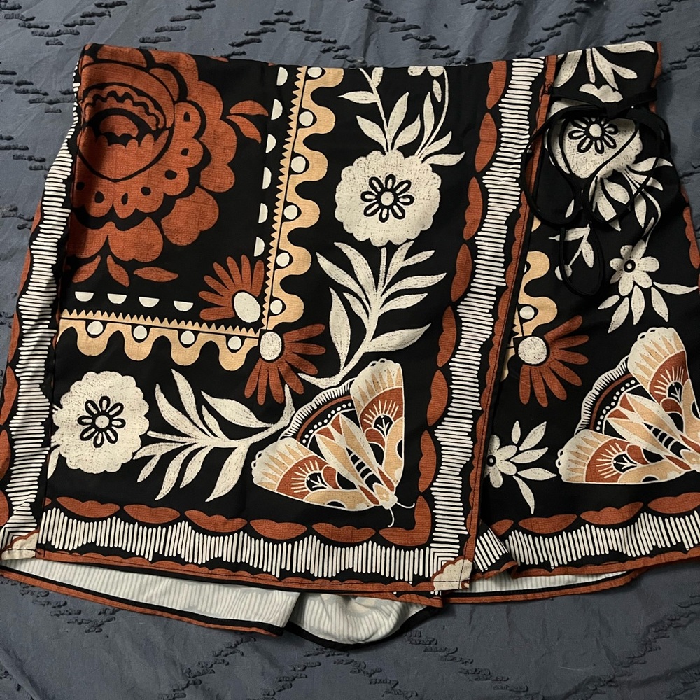 SHEIN Black and Orange Patterned Skort